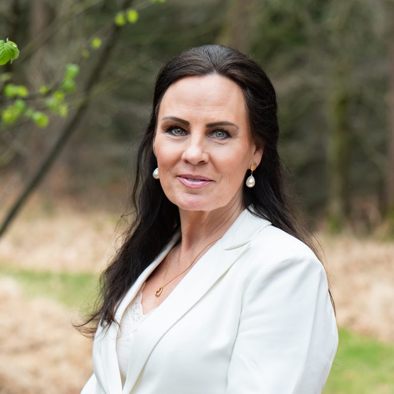 Opgeleverd Met Ester 2024